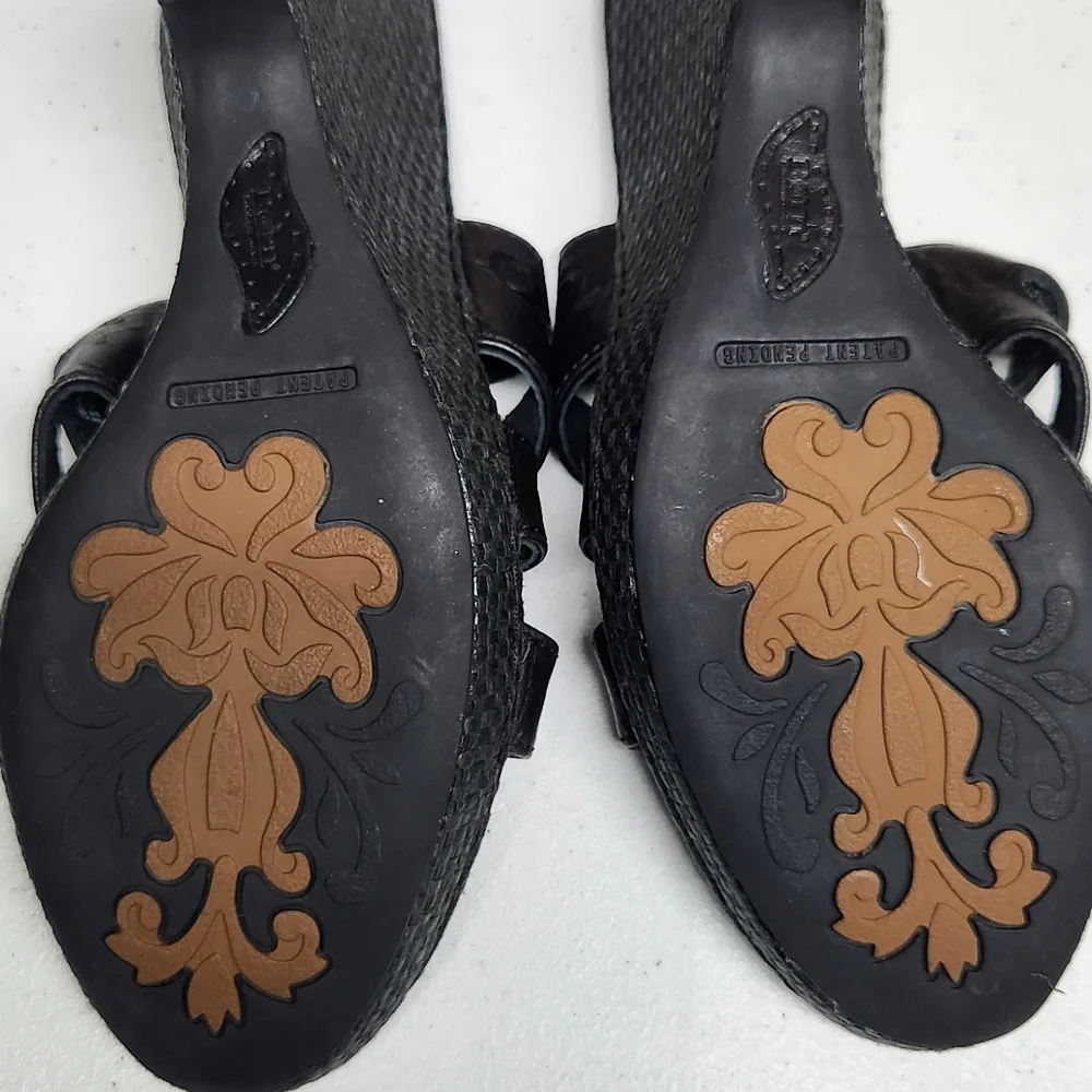 BORN Black Wedge Sandals Women Size 9 with Glossy Straps - Picture 4 of 4